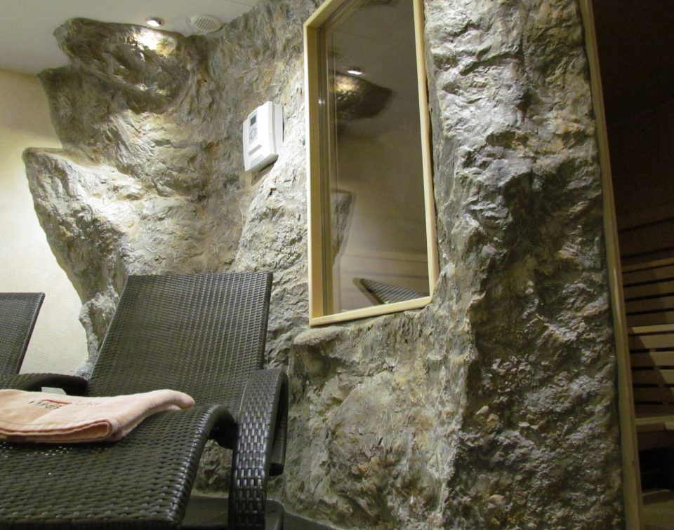 Felsen in Sauna und Ruheraum