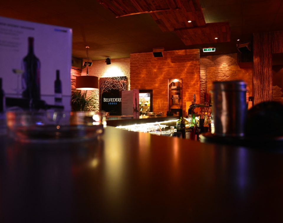 STeinwand Canonau creme in BAr