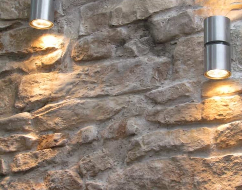 Steinwand mediterran Canonau